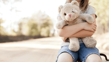 Protection de l’enfance : la stratégie nationale enfin présentée