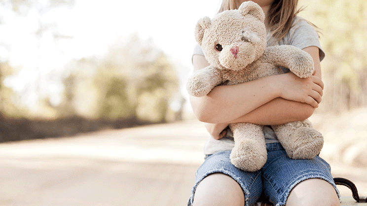 Protection de l’enfance : la stratégie nationale enfin présentée