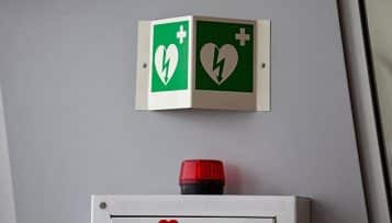 La signalisation des défibrillateurs installés dans les lieux publics