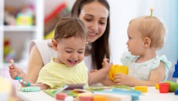 Garde d'enfants : plus de places en crèche, moins chez les assistantes maternelles