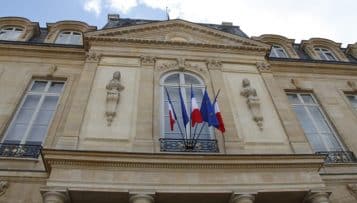 Vélos, produits bio et recyclage pour "verdir" l'État et l'Élysée