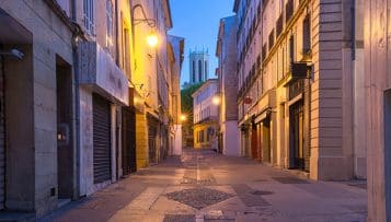 Coronavirus : les couvre-feux se multiplient face à l'épidémie