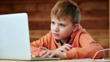 Fermeture des écoles : les élèves doivent continuer à travailler, insiste Jean-Michel Blanquer