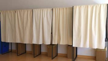 Municipales : une abstention record, incertitudes sur le second tour