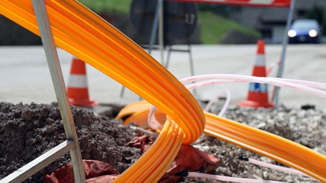 Coronavirus : le déploiement de la fibre optique prendra-t-il du retard ?