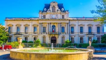 Coronavirus : toutes les régions adoptent des mesures d'urgence