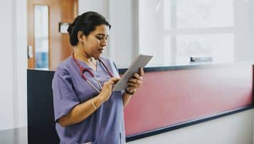 "Les plans de réorganisation" des hôpitaux "évidemment suspendus"