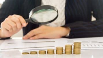 Quelles sont les conséquences indemnitaires en cas de mauvaise qualification du contrat ?