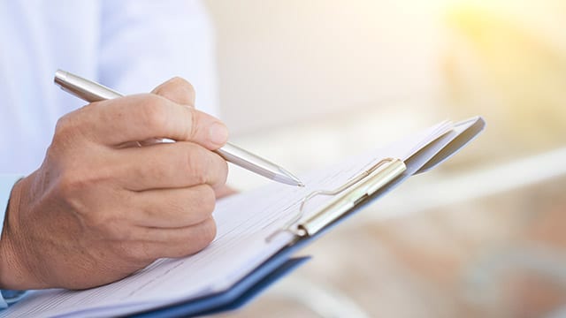 Covid-19 : quatre scénarios pour la période post-confinement