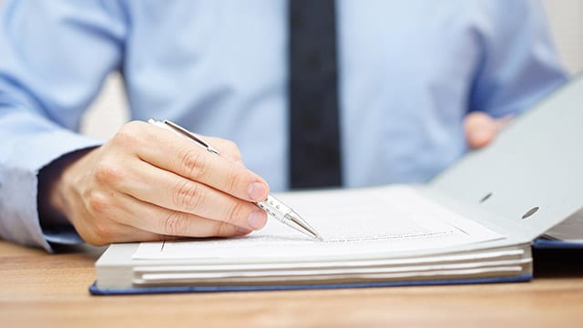 Offre irrégulière : l’entreprise doit respecter les dispositions imposées du cahier des charges