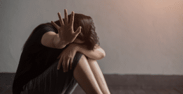 Violences conjugales en France : 107 femmes tuées en 2024, en hausse de 11% en un an