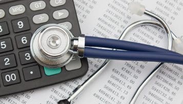 Covid-19 : Olivier Véran annonce 2,5 milliards supplémentaires pour les établissements de santé