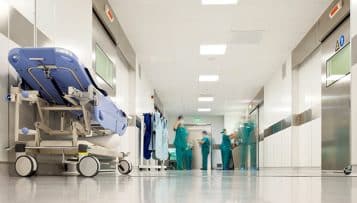 Covid : l'hôpital face à "un gros problème de ressources humaines"