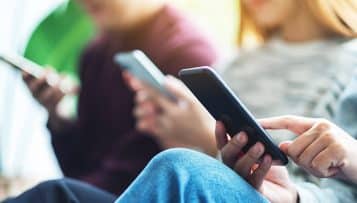 Cyberharcèlement à l'école : un rapport prône une formation des parents aux bonnes pratiques du numérique