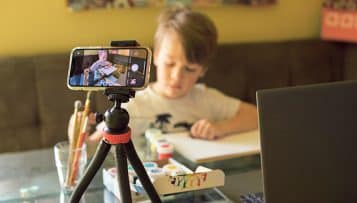 Enfants "influenceurs" du web : feu vert du parlement à un encadrement juridique