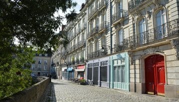 Commerces "non essentiels" : douze maires de Seine-Saint-Denis saisissent le Conseil d'État