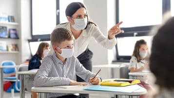 Covid-19 : les infirmières scolaires "surchargées" tirent la sonnette d'alarme