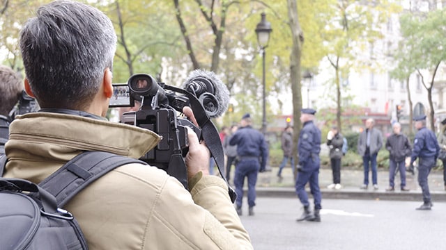 Filmer la police : la Défenseure des droits réclame "le retrait" de l'article de loi