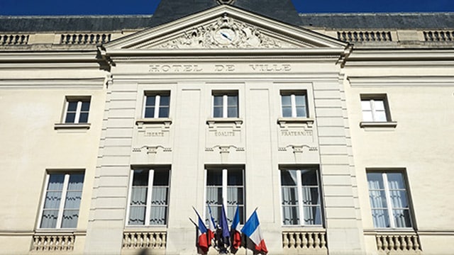 L'État et les maires tentent de calmer le jeu après la polémique sur les commerces