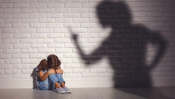Reconfinement : une nouvelle campagne pour lutter contre les violences faites aux enfants