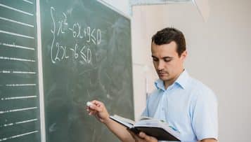 Les élèves français de CM1 et 4e en queue de peloton en mathématiques et sciences, selon une étude