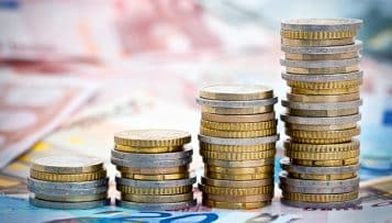 Vingt-quatre départements demandent un "revenu de base" "dès aujourd'hui"