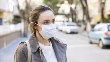 Covid-19 : Jean Castex maintient toutes les restrictions, accélère la vaccination