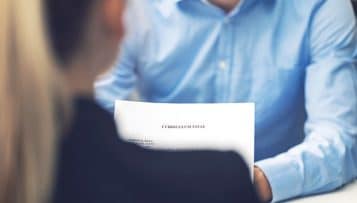 Élisabeth Borne annonce la prolongation d'aides en faveur de l'emploi des jeunes