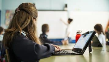 Le gouvernement veut doter chaque école élémentaire d’un socle numérique
