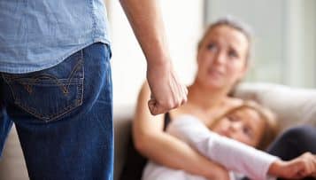 Violences conjugales : une proposition de loi pour aider financièrement les victimes à quitter leur domicile