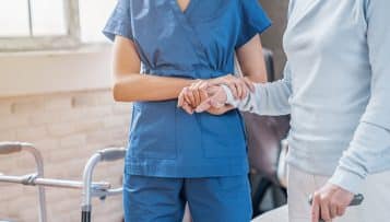 Infirmiers et aide-soignants : des durées de carrière moins longues en Île-de-France