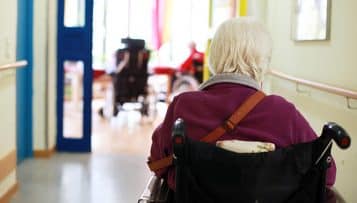 Le Conseil d’État suspend l’interdiction totale de sortie des résidents d’Ehpad