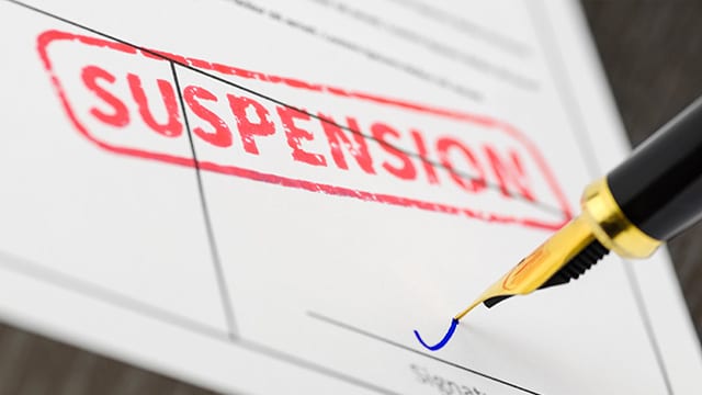 Quelles sont les conditions pour obtenir la suspension d’un contrat faisant l’objet d’un recours en annulation ?