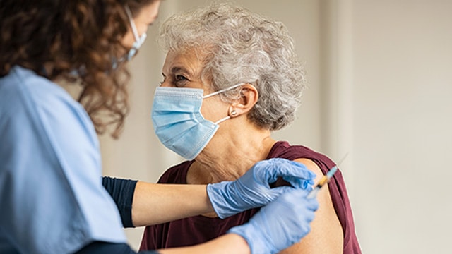 Accélérer la vaccination des personnes âgées à domicile