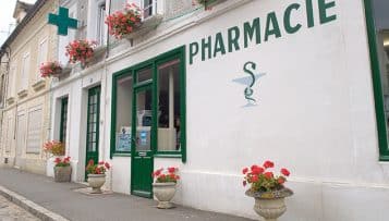 Vaccins : maires et pharmaciens ruraux demandent une "solution de proximité"