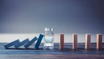 Covid-19 : l'Académie de médecine préconise de rendre le vaccin obligatoire