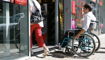 Handicap : bientôt 1 000 services civiques pour promouvoir l'accessibilité des petits commerces