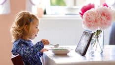 Jeunes enfants : prohiber la télévision pendant les repas
