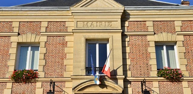 Crise sanitaire : les Français font davantage confiance à leur maire qu'à l'État