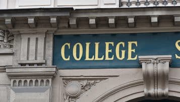 Laïcité et "valeurs de la République" : un arsenal de mesures à l'école