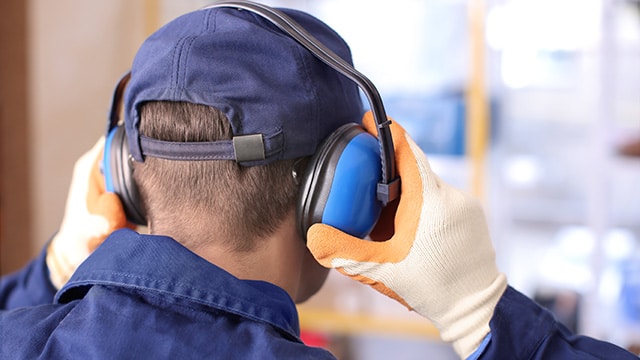 Près de la moitié des actifs gênés par le bruit au travail