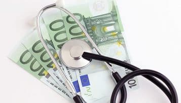 Covid-19 : Castex annonce une prime mensuelle de 100 euros pour les infirmiers des services de soins critiques