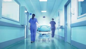 Covid-19 : plusieurs régions réactivent le "plan blanc" dans tous leurs hôpitaux