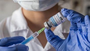 Guadeloupe : les soignants réfractaires au vaccin pourront bénéficier d'une rupture conventionnelle