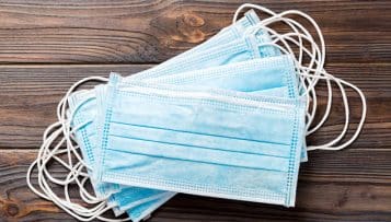 Masques chirurgicaux distribués « à tous les personnels enseignants », annonce Jean Castex