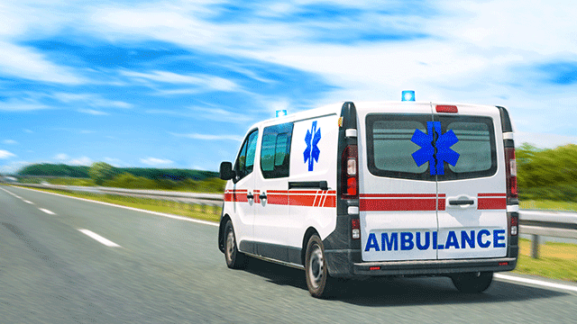 Transport sanitaire : "recentrer les dépenses" et "faire évoluer" le métier d'ambulancier