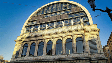 Le maire de Lyon dénonce des coupes "brutales" de subventions régionales à la culture