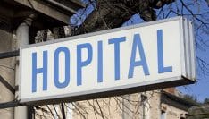 Les hôpitaux de petites villes dans une "situation très inquiétante", alertent leurs élus