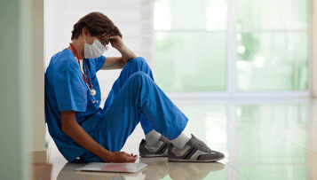 Nuit après nuit, l'hôpital perd des soignants