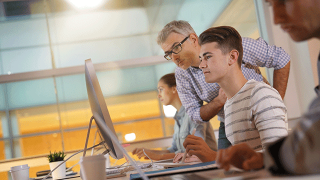 Apprentissage : la Cour des comptes s'alarme d'une "impasse financière"